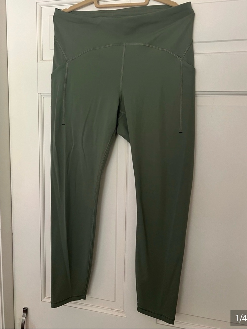 Lululemon Power Thru High-Rise Tight 25"
Green Twill Size 12